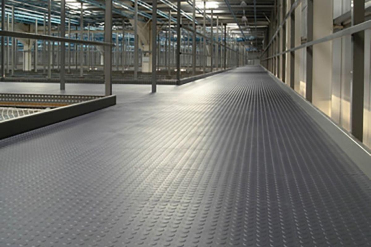 Industrial floor coating with textured anti-slip finish - Mike Coating & Maintenance project